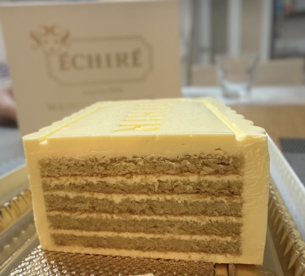 エシレのバターケーキの断面図