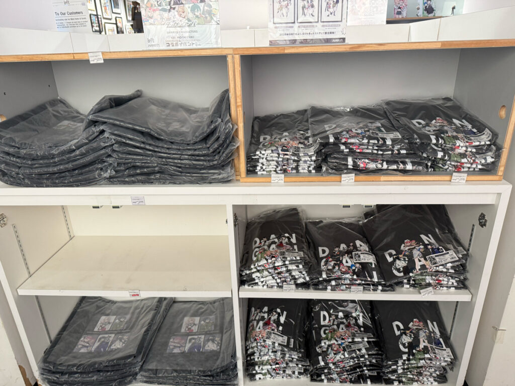 ダンガンロンパ×サンリオコラボの購入できる商品　Tシャツ