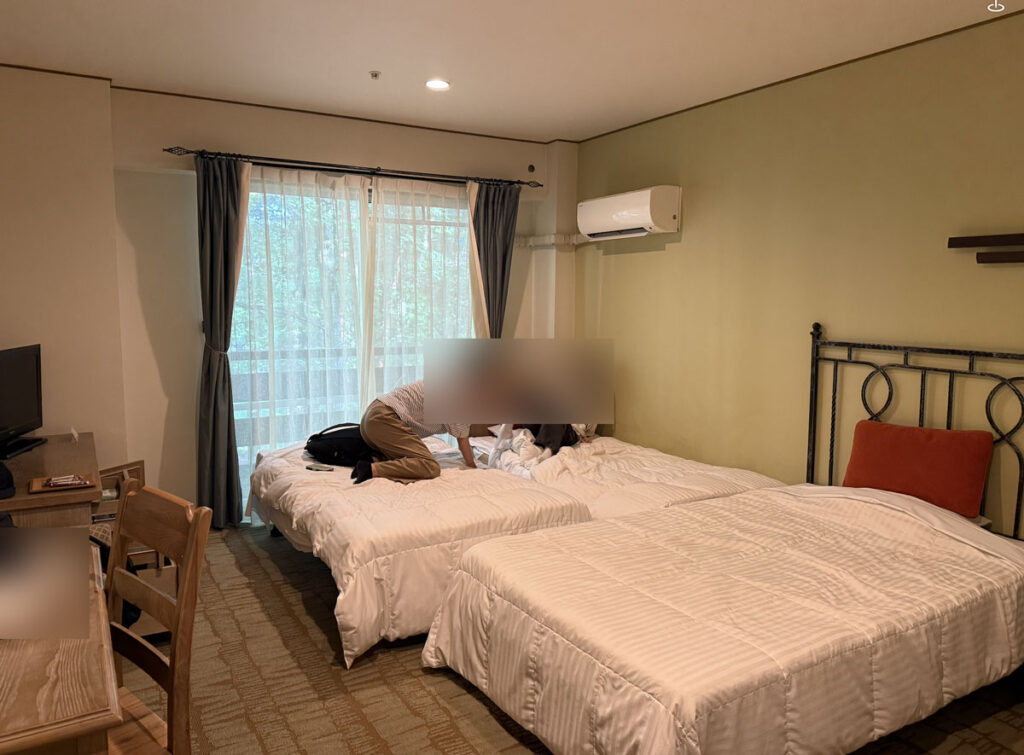 草津温泉ホテルヴィレッジ　部屋　４人ベッド